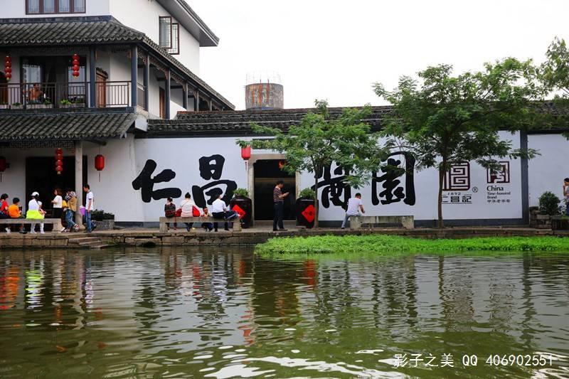 迷路的可爱女宝宝